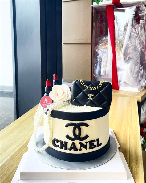 chanel shopping bag cake|chanel handbag cake.